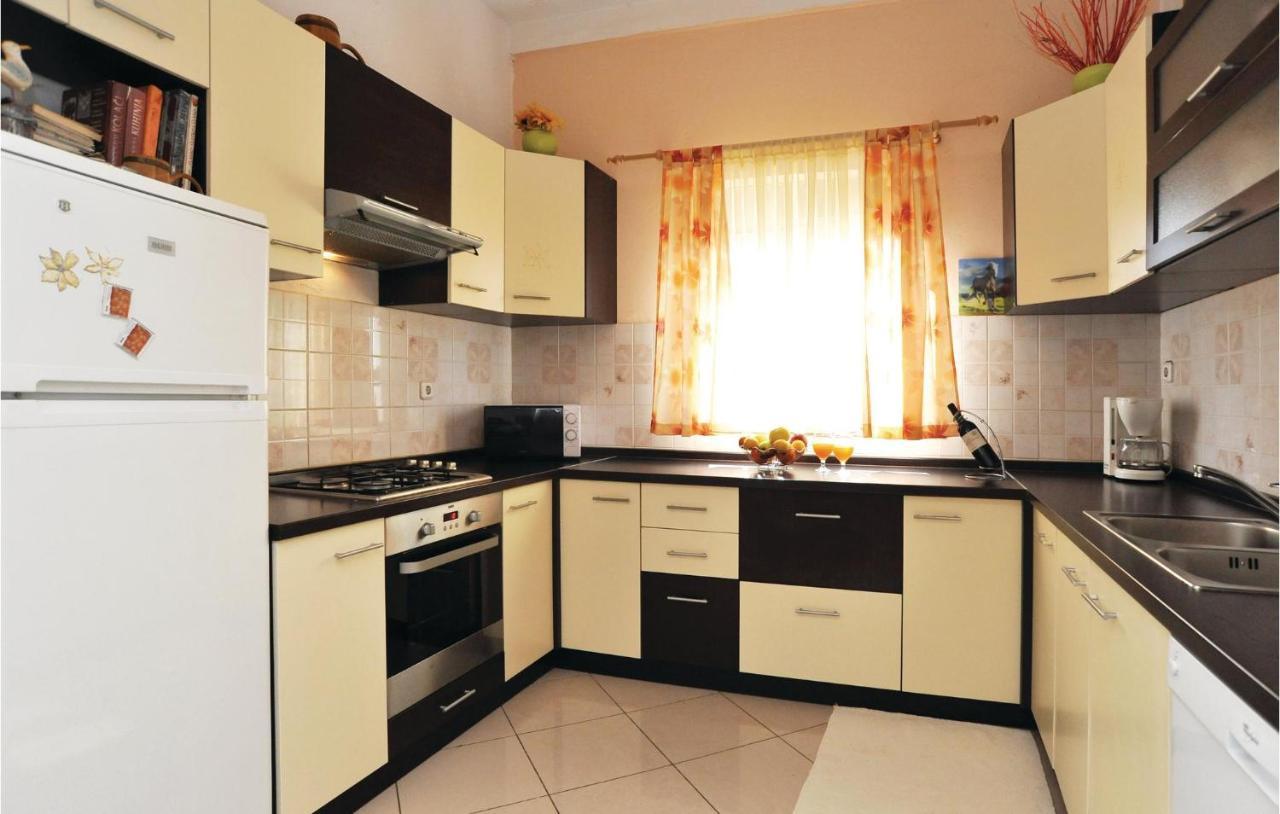 Beautiful Apartment In Maslenica With Kitchen Exteriér fotografie