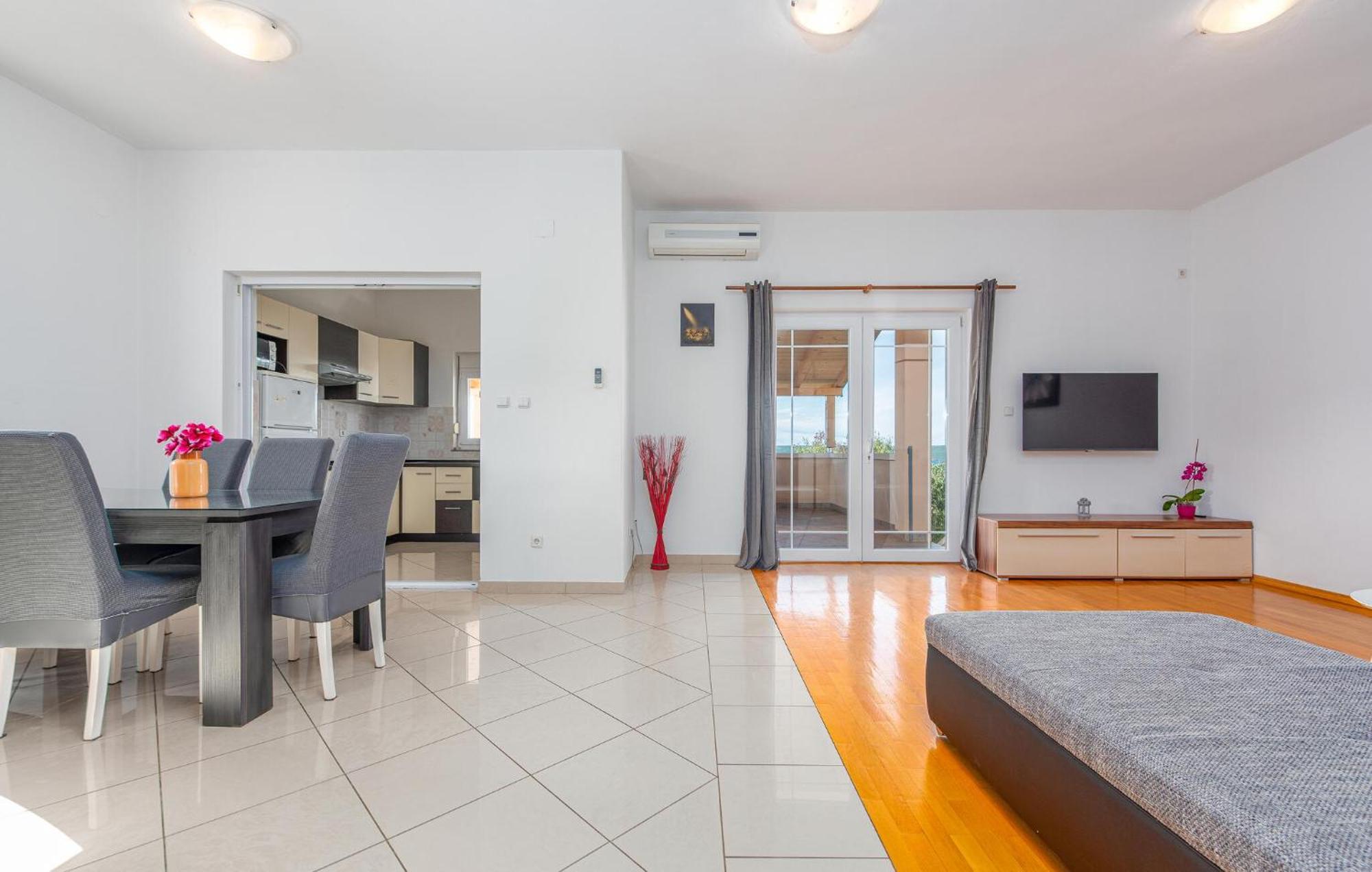 Beautiful Apartment In Maslenica With Kitchen Exteriér fotografie